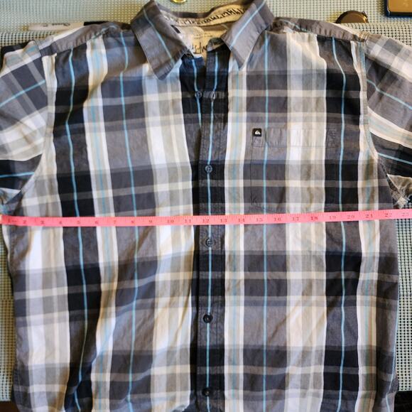 Quiksilver Men's Large Black, White, Blue Plaid Short Sleeve Shirt Casual - Picture 4 of 5